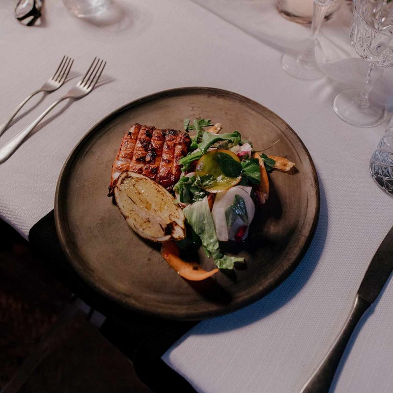Repas de mariage à table